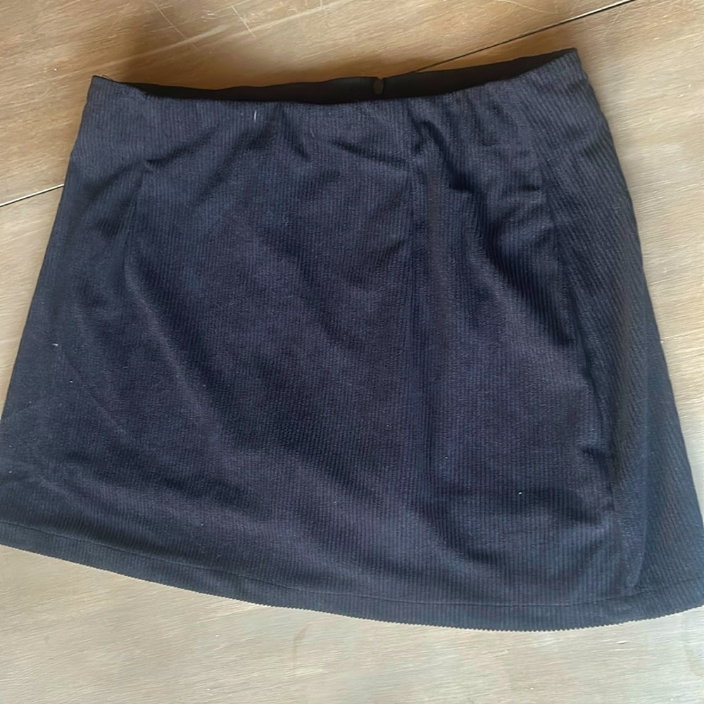 Black skirt fits med/large
